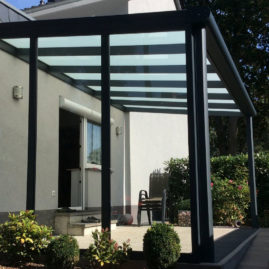 Terrassenüberdachung milchig schwarz