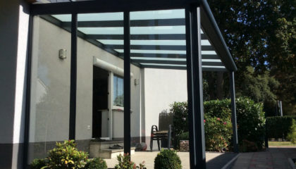 Terrassenüberdachung milchig schwarz