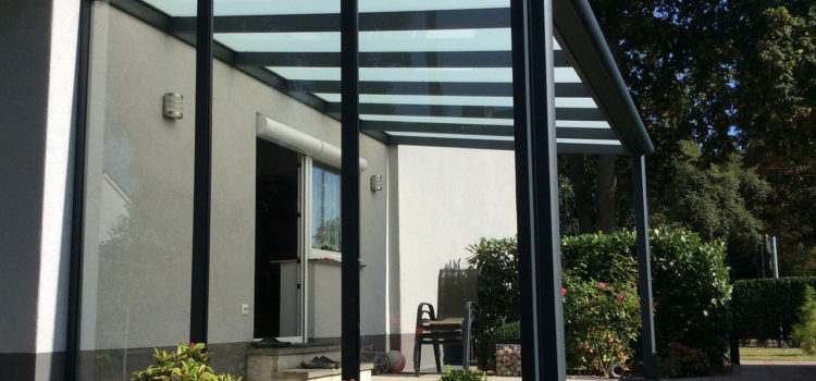 Terrassenüberdachung milchig schwarz