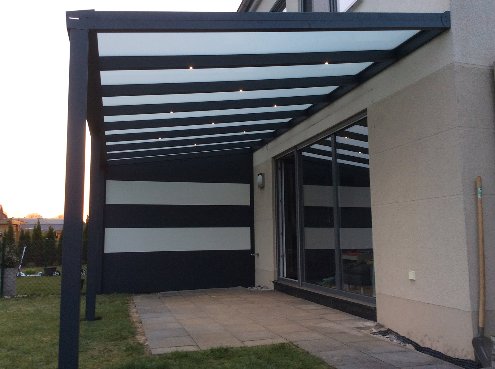 Zaunpaneele, Terrassenüberdachung milchig